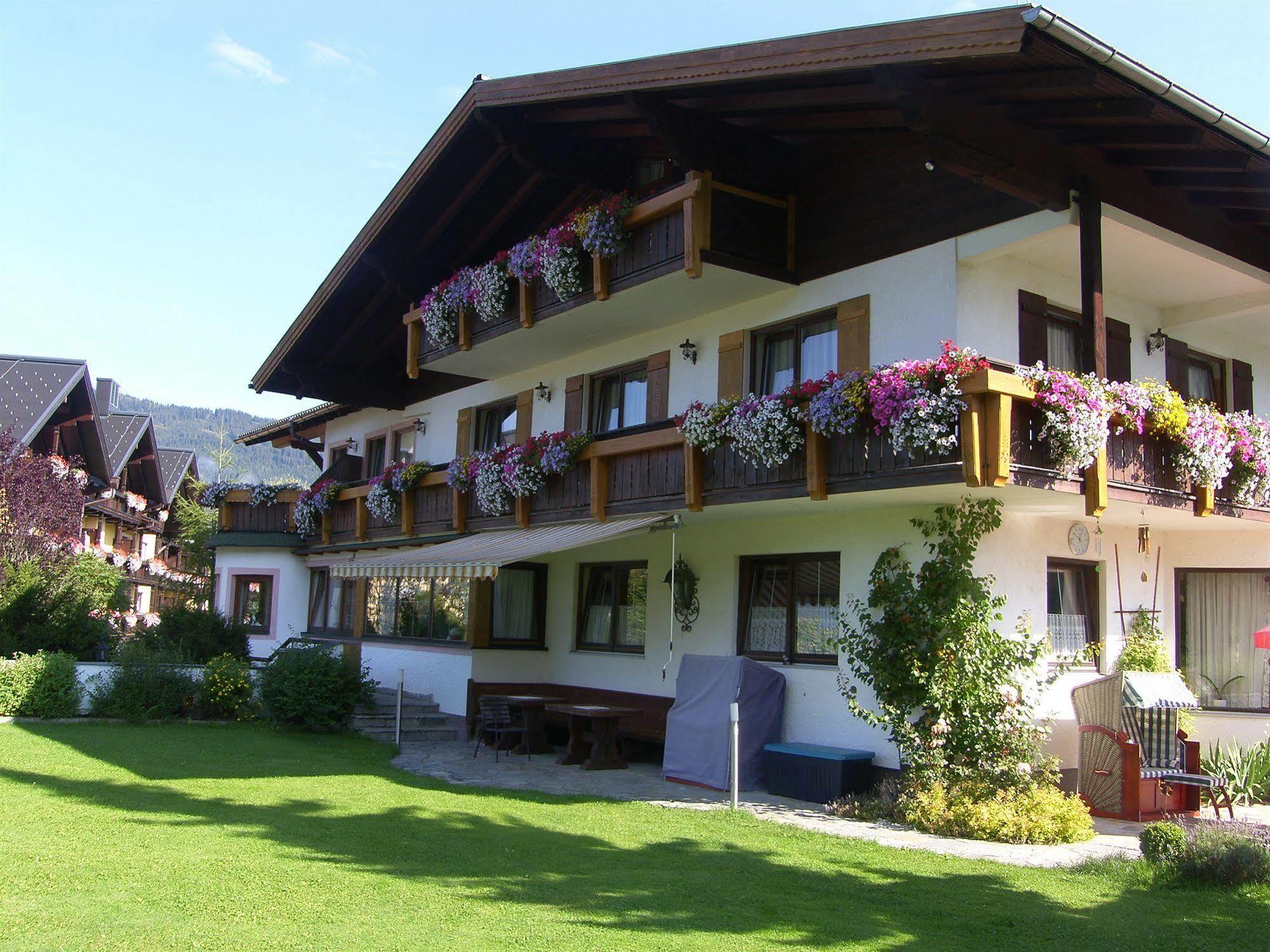 Gaestehaus Elisabeth ราดชตัดท์ ภายนอก รูปภาพ